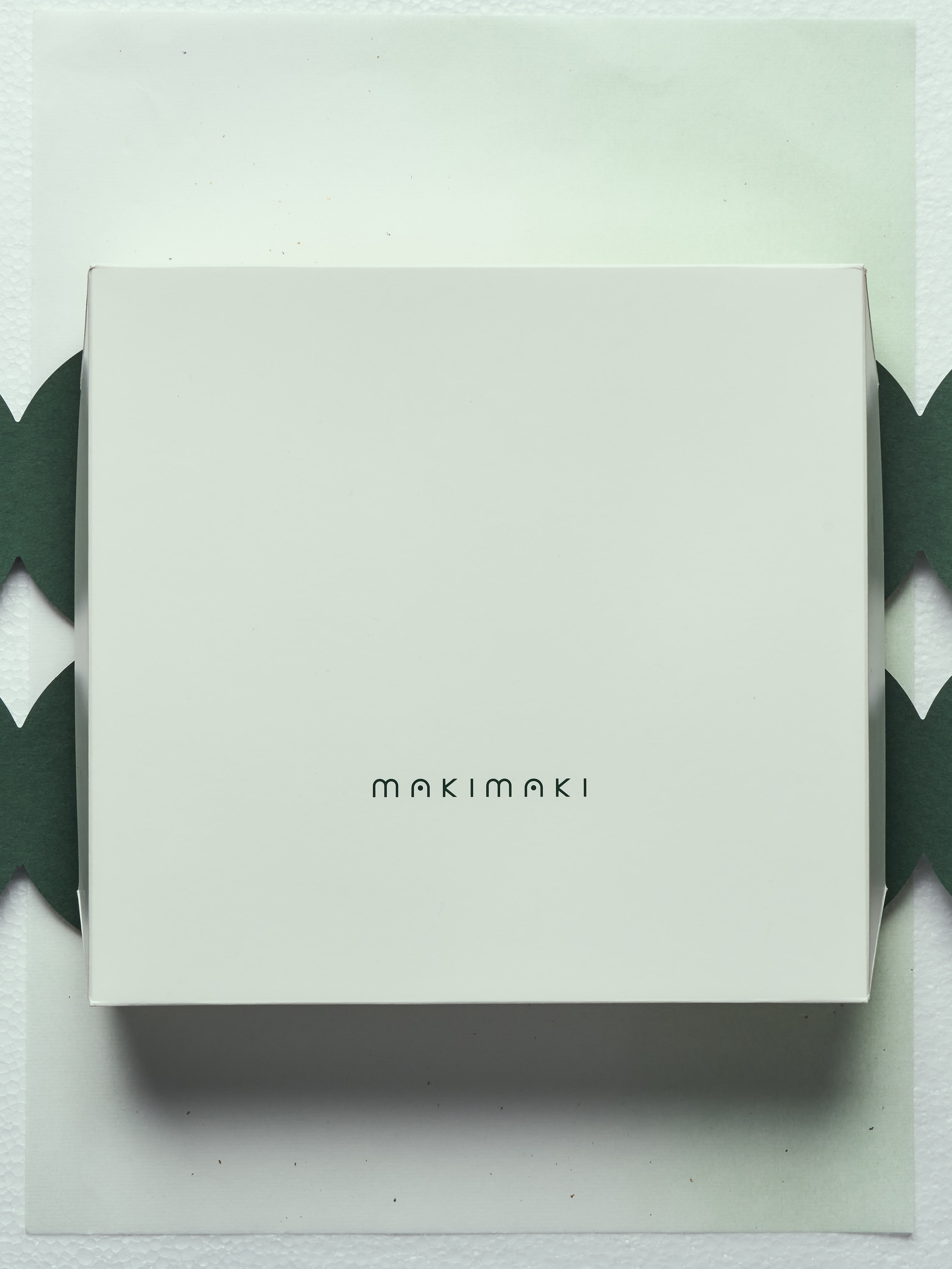 makimakiのロゴが入った手土産用パッケージ
